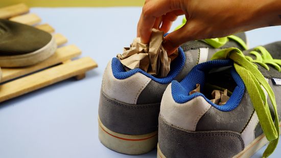 how to make shoes not smell